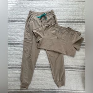 Figs scrubs set (worn 1-2x)